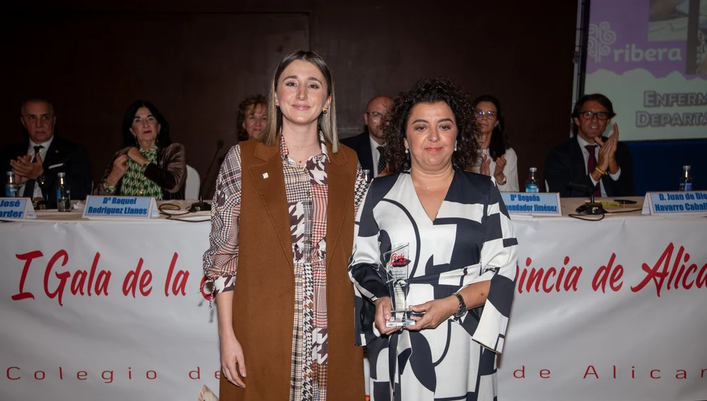 Entrega premio Labor Profesional de Enfermería al departamento de salud Elx-Crevillent. Entrega premio Labor Profesional de Enfermería al departamento de salud Elx-Crevillent.