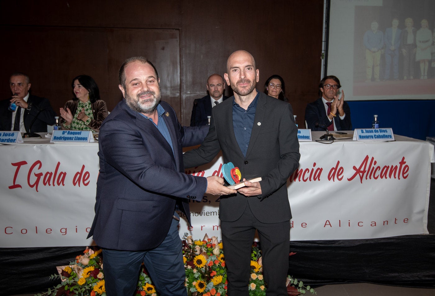 El colegio de Enfermería premia al Payaso Edy y servicios de esa disciplina de los dos departamentos de salud de Elche El colegio de Enfermería premia al Payaso Edy y servicios de esa disciplina de los dos departamentos de salud de Elche