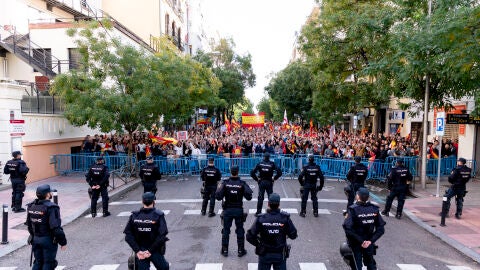 Manifestaci&oacute;n en torno a la calle Ferraz 
