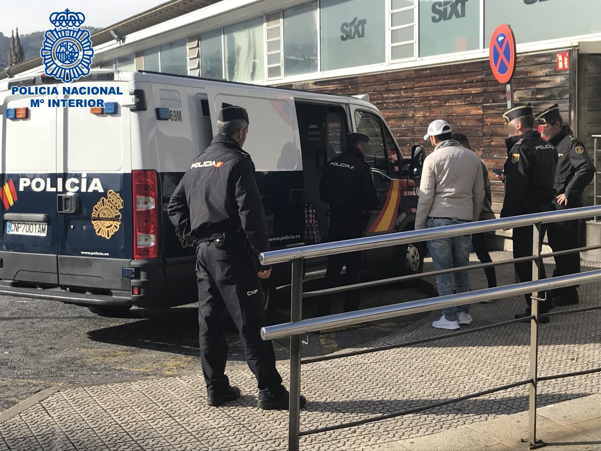 Detenido en Bilbao el patrón de un cayuco reclamado en Canarias Detenido en Bilbao el patrón de un cayuco reclamado en Canarias