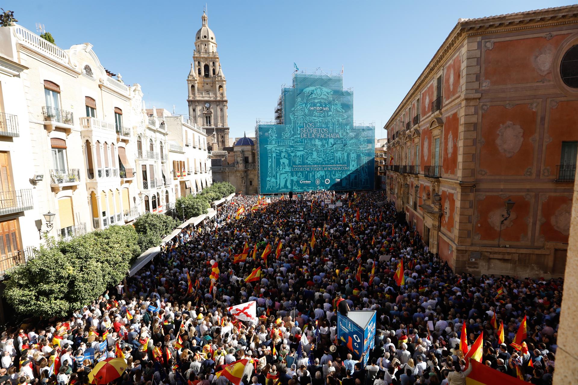 Una multitud en Murcia dice no a la amnistía de Pedro Sánchez para mantenerse en la Moncloa Una multitud en Murcia dice no a la amnistía de Pedro Sánchez para mantenerse en la Moncloa