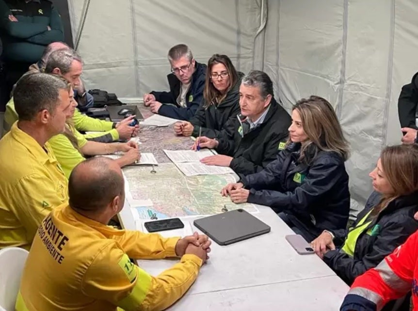 Regresan a sus casas los 300 vecinos desalojados de forma preventiva por el incendio forestal en Mijas Regresan a sus casas los 300 vecinos desalojados de forma preventiva por el incendio forestal en Mijas