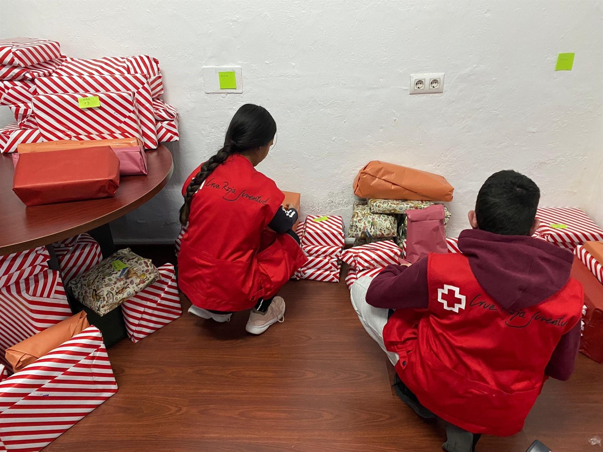 Cruz Roja Torrelavega comienza una nueva campaña de recogida de juguetes en Navidad Cruz Roja Torrelavega comienza una nueva campaña de recogida de juguetes en Navidad