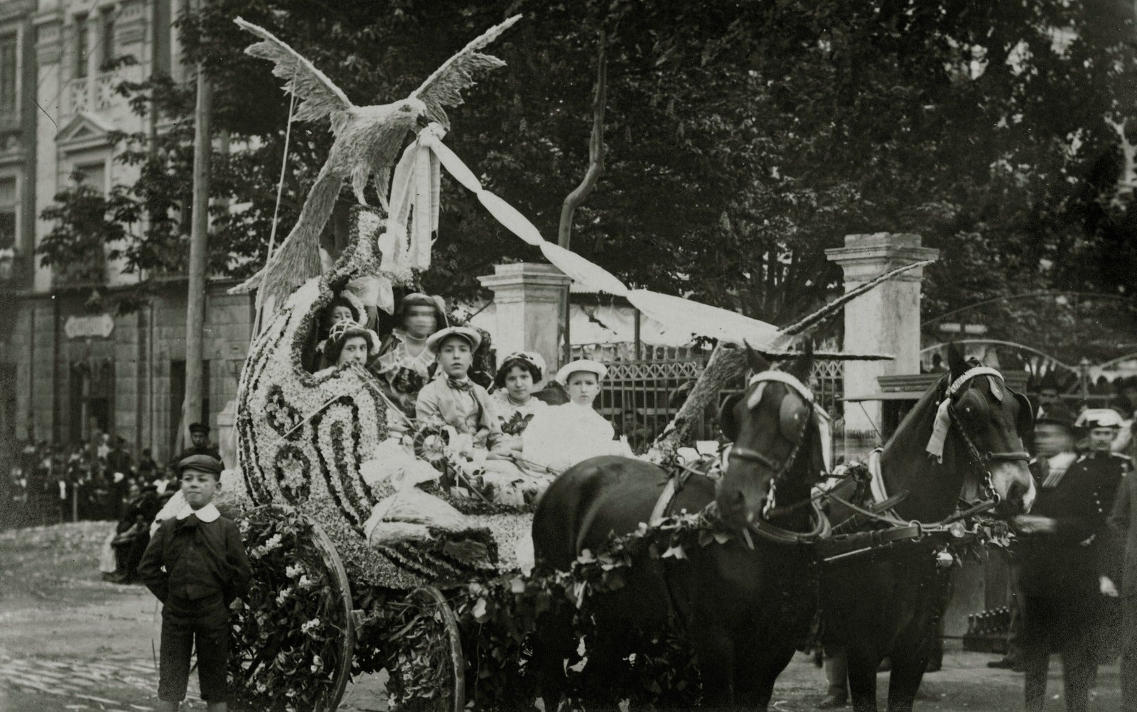Exposición: Entre la tradición y la modernidad. La saga de los Mateo (1907-1946) Exposición: Entre la tradición y la modernidad. La saga de los Mateo (1907-1946)
