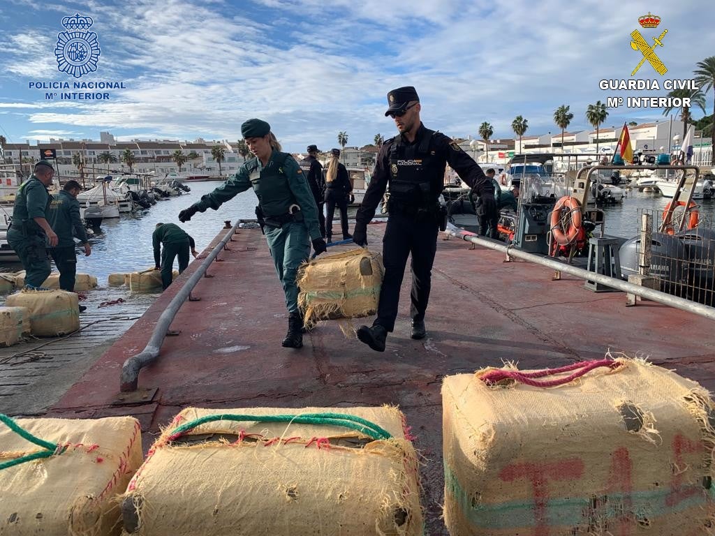 Localizan 59 fardos de hachís en la costa de Menorca Localizan 59 fardos de hachís en la costa de Menorca
