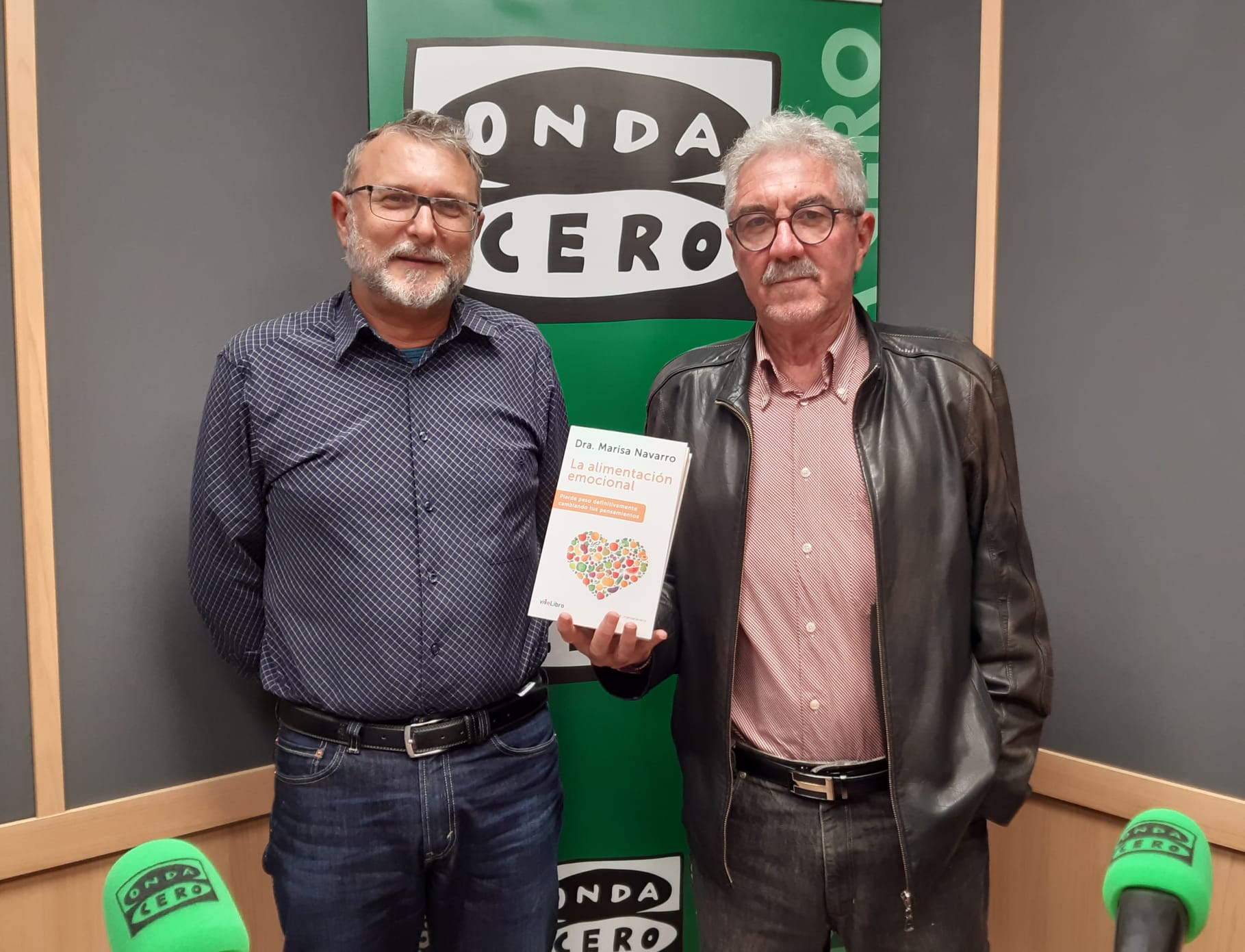 La doctora de Alicante Marisa Navarro presenta su libro 'La Alimentación Emocional' con Manuel Avilés La doctora de Alicante Marisa Navarro presenta su libro 'La Alimentación Emocional' con Manuel Avilés