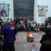 Una de las zambombas organizadas en Jerez por la Hermandad del Nazarenos (San Juan de Letrán) Una de las zambombas organizadas en Jerez por la Hermandad del Nazarenos (San Juan de Letrán)