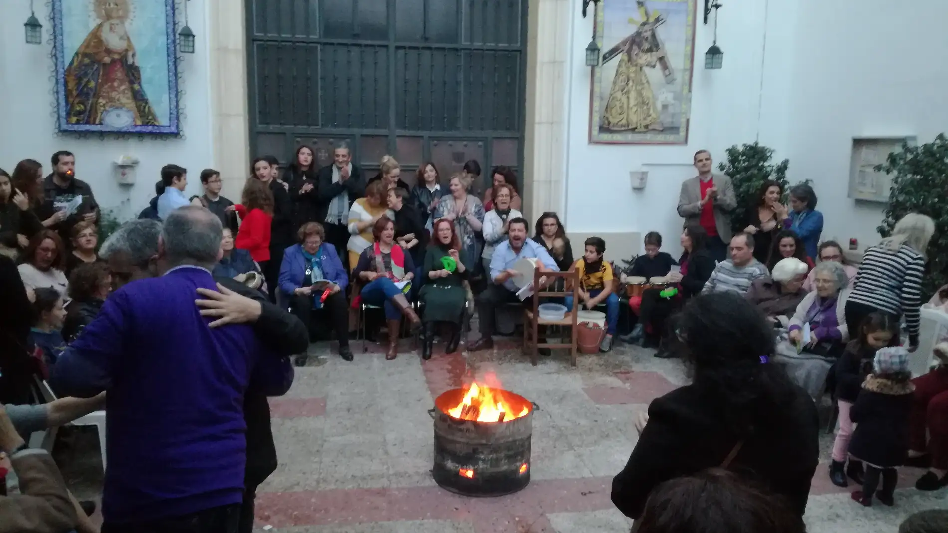 Una de las zambombas organizadas en Jerez por la Hermandad del Nazarenos (San Juan de Letrán)