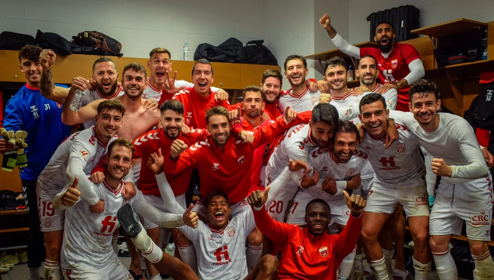 El Eldense celebró por todo lo alto la victoria en el estadio del Andorra (1-3)