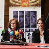 De izquierda a derecha: Arturto Querejeta, la concejala de Cultura, Ana Pérez y Beatriz Argüello
