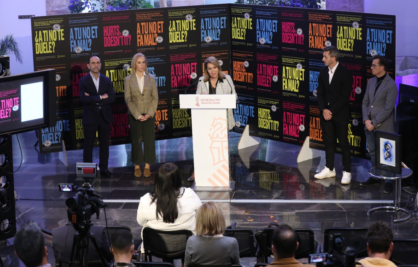 Bajo el lema '¿A ti no te duele?' la Generalitat quiere que la sociedad no mire hacia otro lado en la lucha contra la violencia contra las mujeres Bajo el lema '¿A ti no te duele?' la Generalitat quiere que la sociedad no mire hacia otro lado en la lucha contra la violencia contra las mujeres