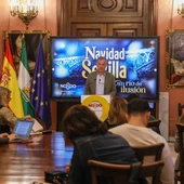 El alcalde José Luis Sanz en la rueda de prensa de presentación de las actividades de Navidad. El alcalde José Luis Sanz en la rueda de prensa de presentación de las actividades de Navidad.