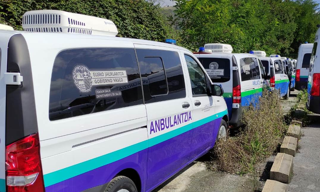 45 ambulancias atacadas en la base de Zorroza 45 ambulancias atacadas en la base de Zorroza