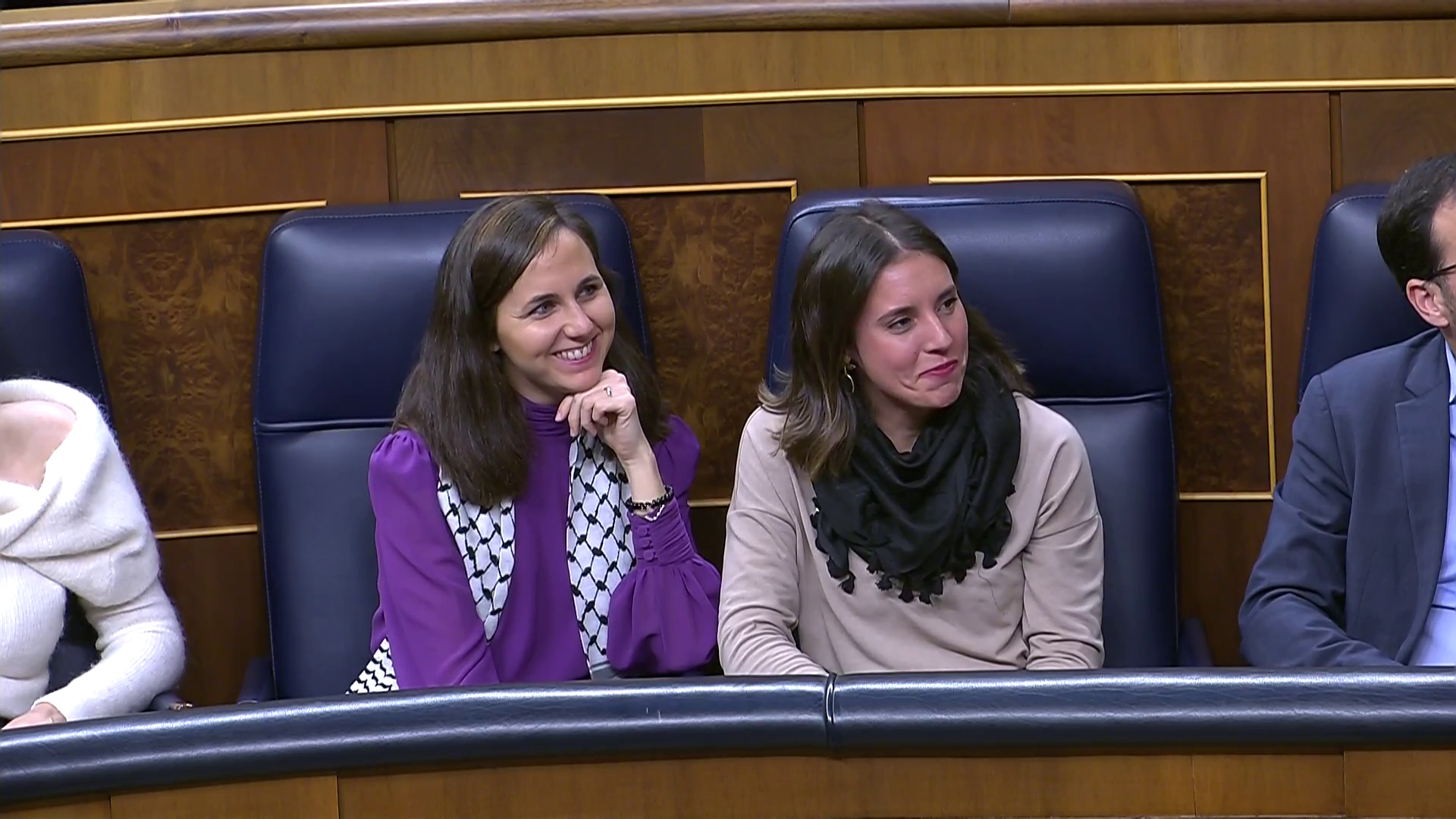 La sonrisa de Irene Montero en el discurso de Feijóo: "¿El Gobierno más feminista va a cesar a la ministra de Igualdad?" La sonrisa de Irene Montero en el discurso de Feijóo: "¿El Gobierno más feminista va a cesar a la ministra de Igualdad?"