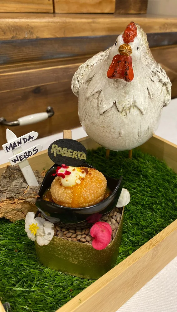 La gallina Roberta gana con &quot;Manda Webos&quot; el Concurso de la Tapa de Albacete