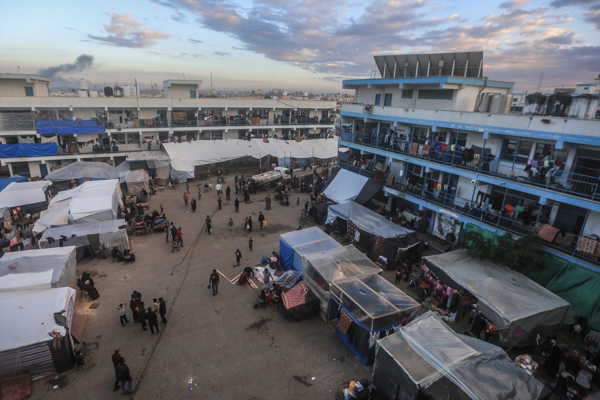 Exteriores confirma la evacuación de otros 29 españoles de Gaza y eleva el total a 143 Exteriores confirma la evacuación de otros 29 españoles de Gaza y eleva el total a 143