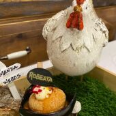 La gallina Roberta gana con "Manda Webos" el Concurso de la Tapa de Albacete