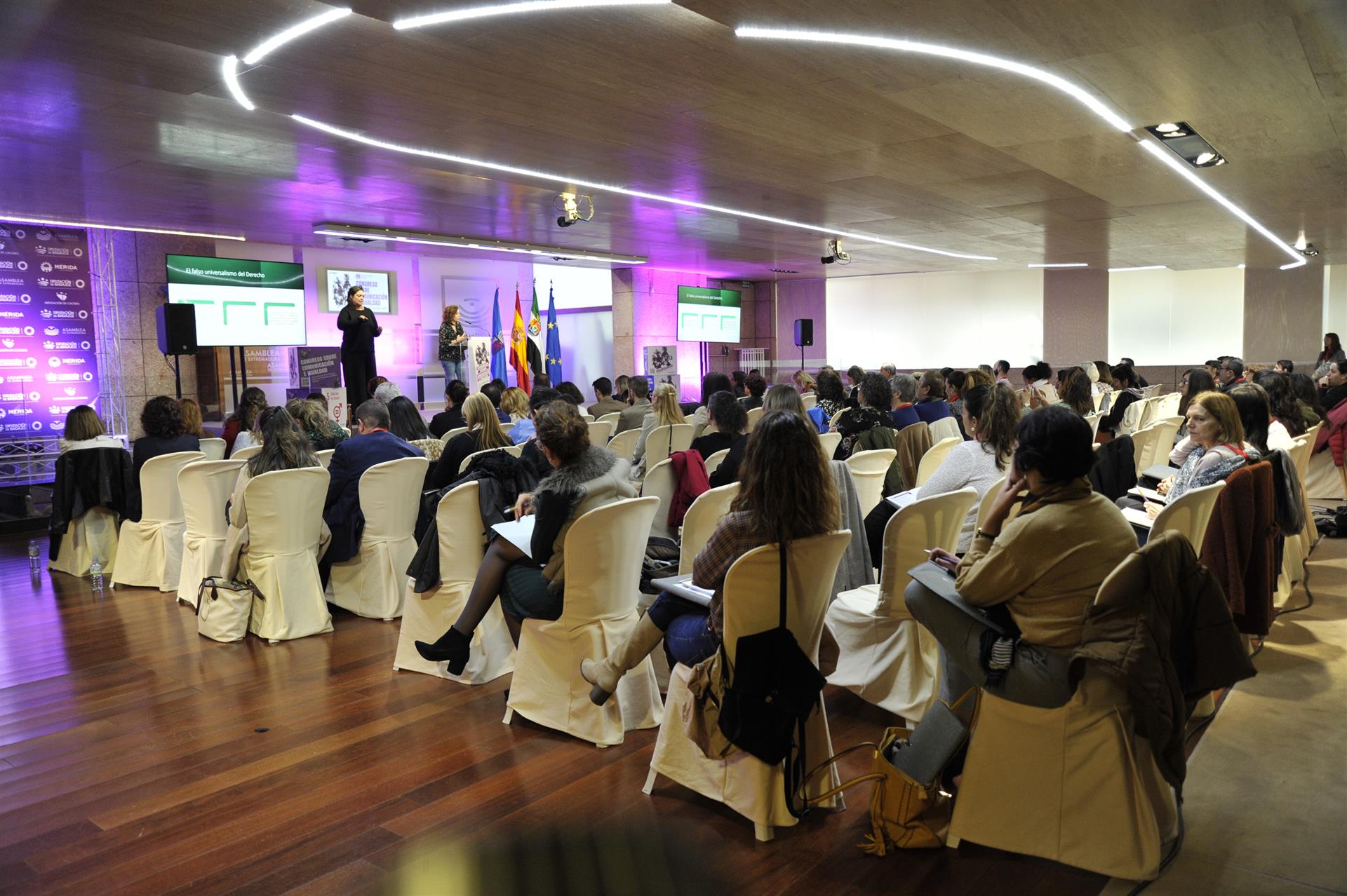 Un congreso en Mérida aboga por un periodismo con perspectiva de género y contra la violencia machista Un congreso en Mérida aboga por un periodismo con perspectiva de género y contra la violencia machista