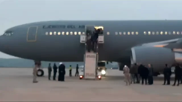 Llegada a la base aérea de Torrejón más de un centenar de españoles evacuados de Gaza.