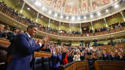 El secretario general del PSOE, Pedro Sánchez, ha sido reelegido como presidente del Gobierno por mayoría absoluta./ EFE/Javier Lizon