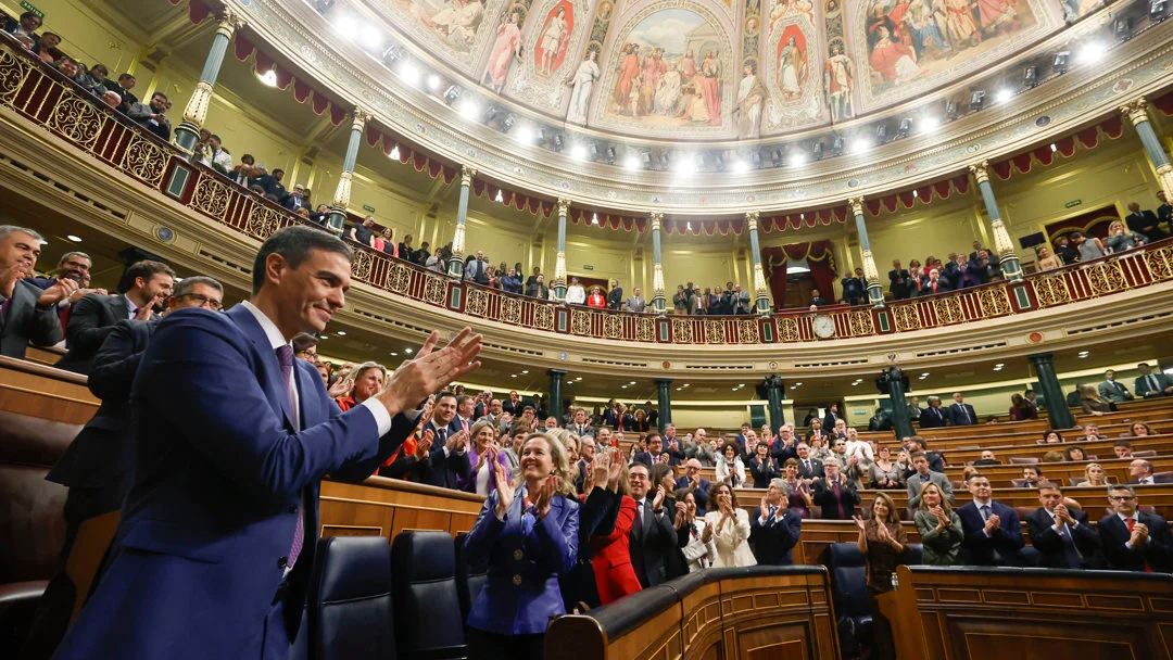 El secretario general del PSOE, Pedro Sánchez, ha sido reelegido como presidente del Gobierno por mayoría absoluta. El secretario general del PSOE, Pedro Sánchez, ha sido reelegido como presidente del Gobierno por mayoría absoluta./ EFE/Javier Lizon