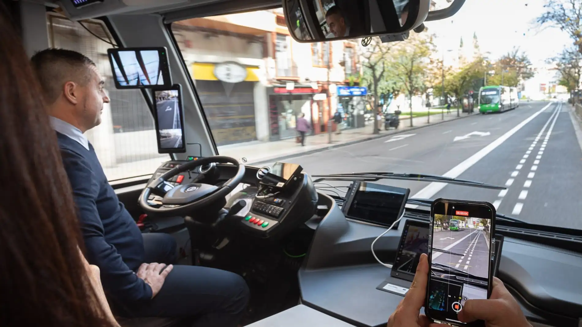 Ya circula el primer bus autónomo en Zaragoza