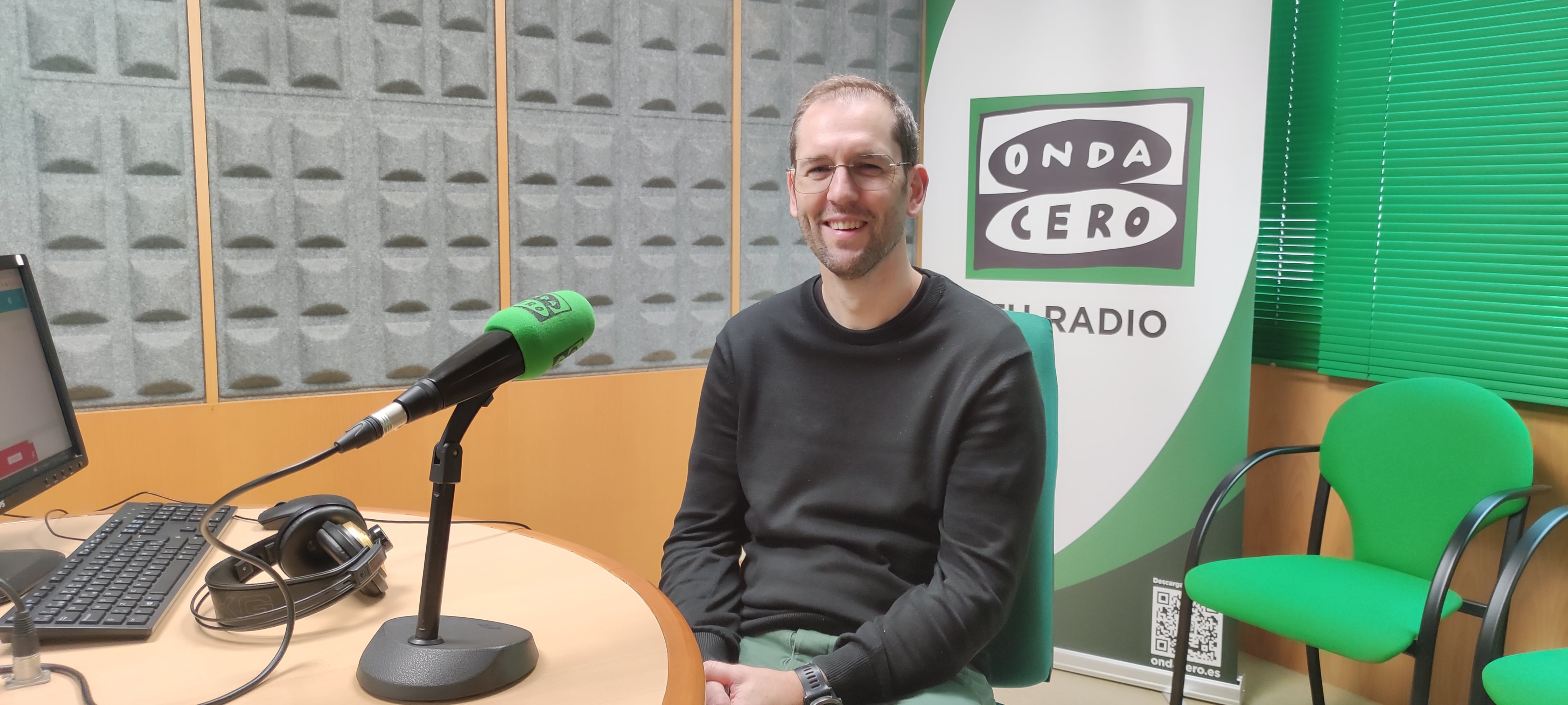 Andrés Martínez: "Estamos especializados en audífonos con un sistema alemán que asegura una óptima adaptación del paciente" Andrés Martínez: "Estamos especializados en audífonos con un sistema alemán que asegura una óptima adaptación del paciente"