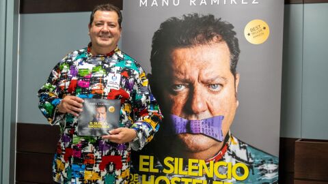 Manu Ram&iacute;rez en la presentaci&oacute;n de su libro