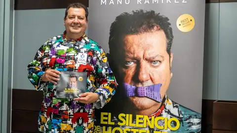 Manu Ramírez en la presentación de su libro Manu Ramírez en la presentación de su libro