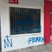 Sede el PSOE de Ciudad Real con las nuevas pintadas en su fachada