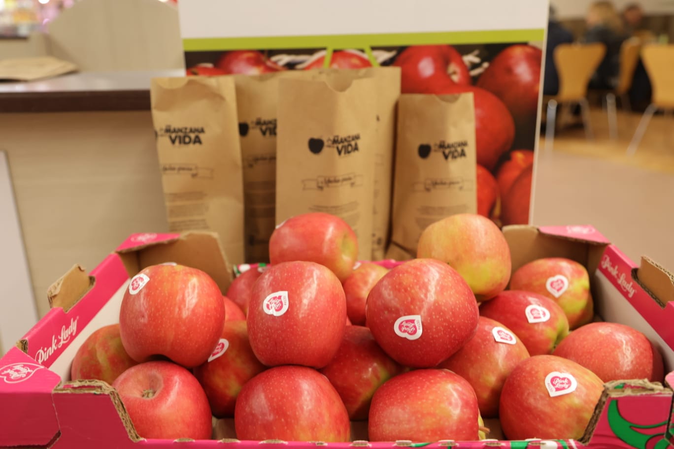 “Una manzana por la vida”: manzanas solidarias para visibilizar la lucha contra la esclerosis múltiple “Una manzana por la vida”: manzanas solidarias para visibilizar la lucha contra la esclerosis múltiple