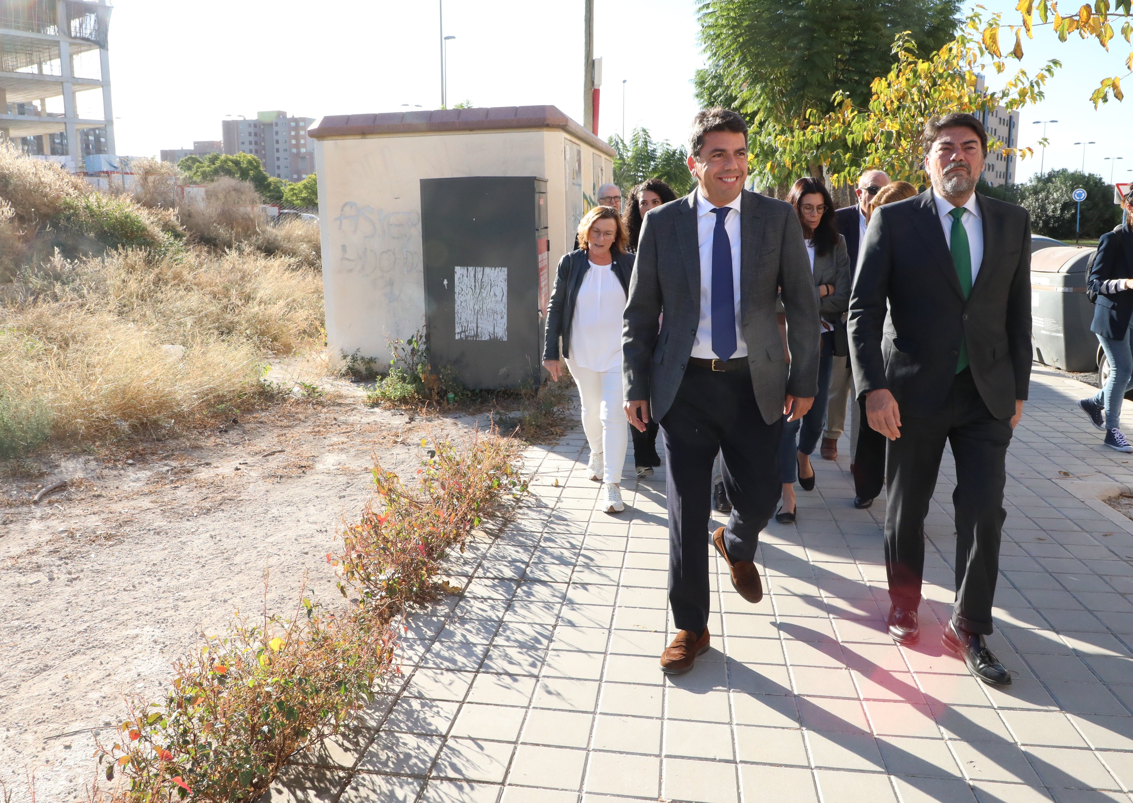 La Generalitat estudiará regular el uso de móviles en centros escolares La Generalitat estudiará regular el uso de móviles en centros escolares