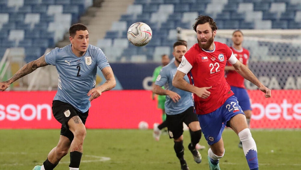 Brereton en acción ante Uruguay