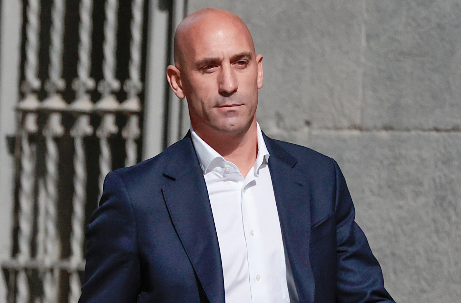 El TAD inhabilita tres años a Luis Rubiales por el beso a Jenni Hermoso El TAD inhabilita tres años a Luis Rubiales por el beso a Jenni Hermoso
