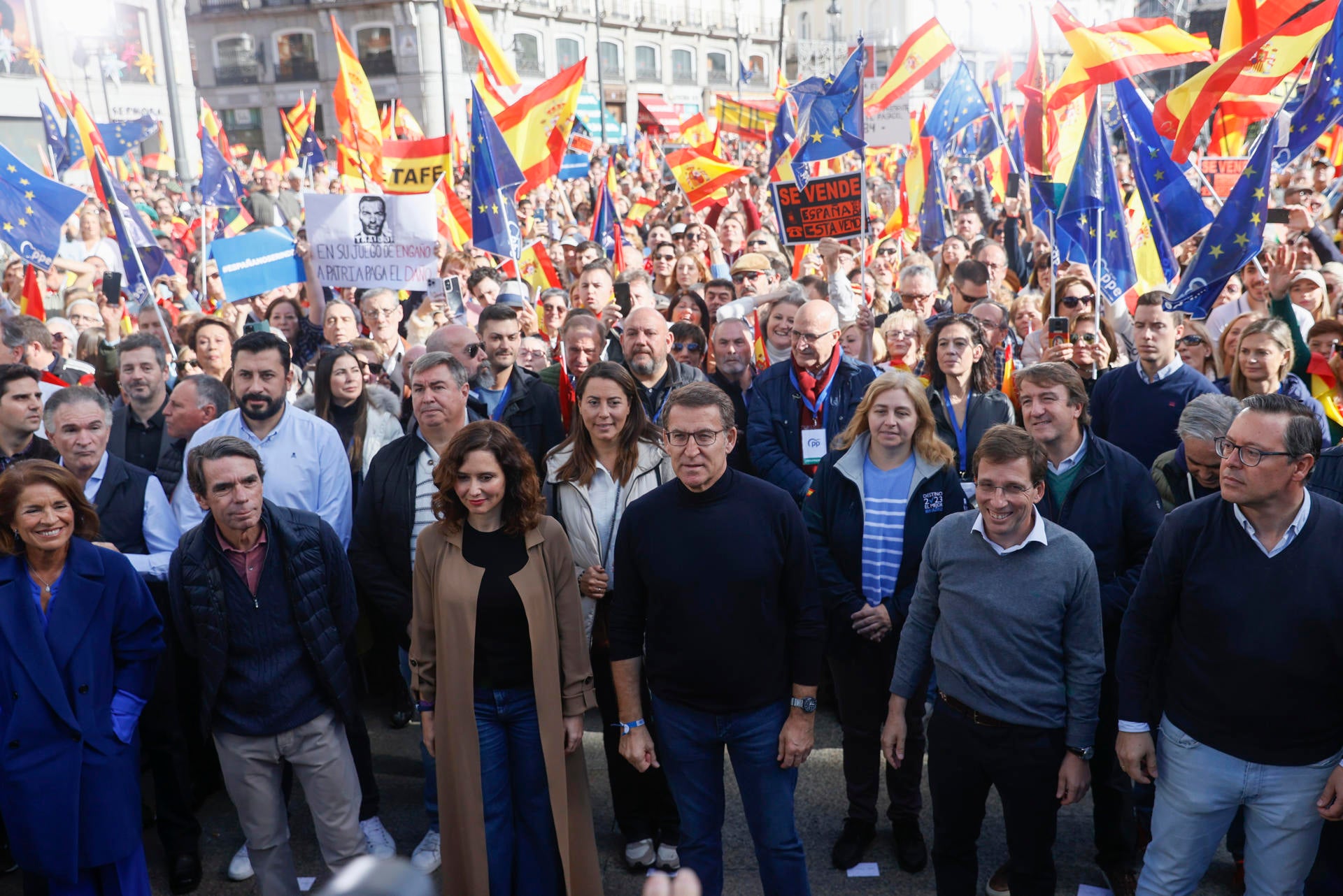 PP y Vox vuelven a manifestarse en las calles contra Sánchez tras la investidura PP y Vox vuelven a manifestarse en las calles contra Sánchez tras la investidura