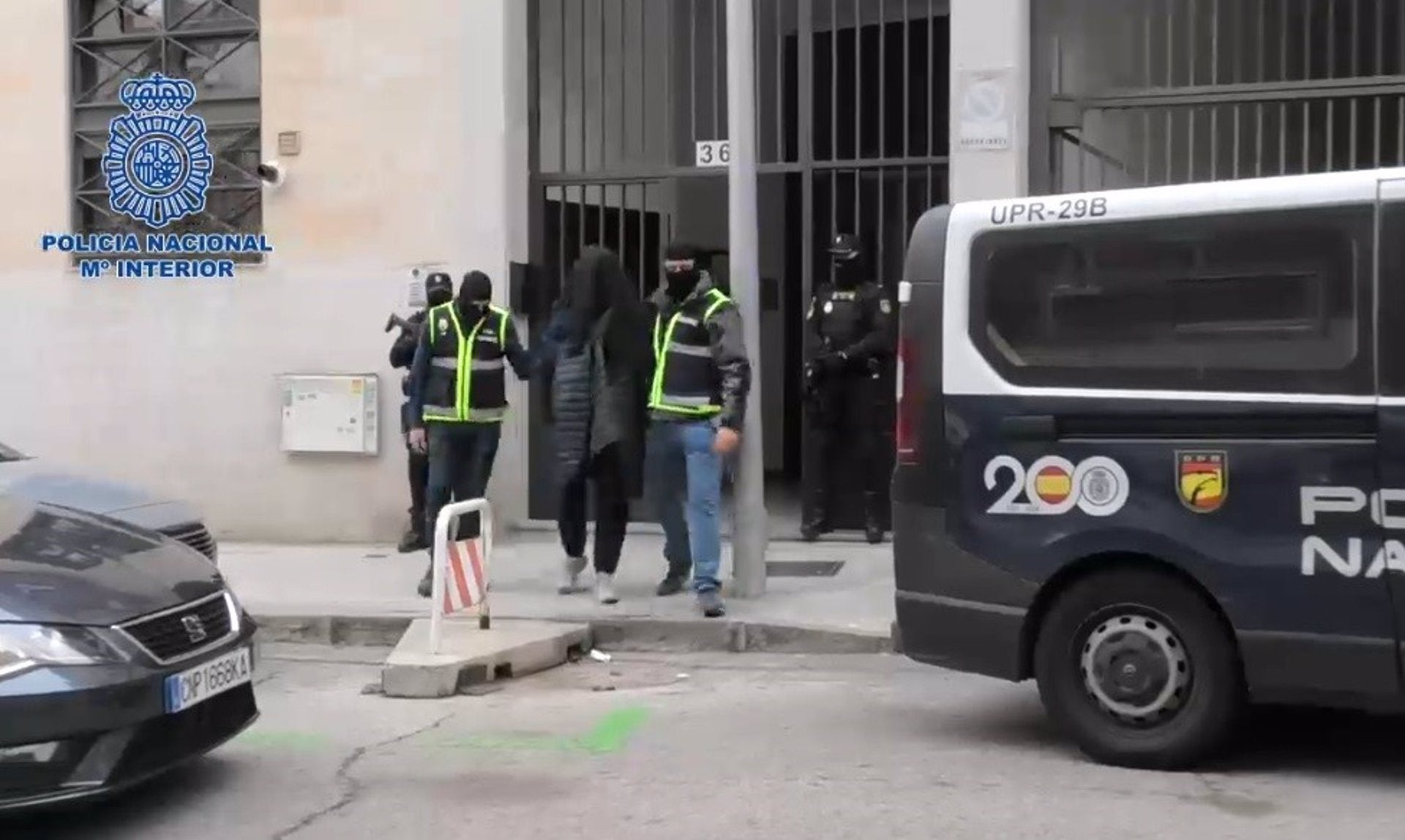 La Policía atribuye a dos imanes en Badajoz y Zaragoza integrar una red que financia una milicia de Al Qaeda en Siria La Policía atribuye a dos imanes en Badajoz y Zaragoza integrar una red que financia una milicia de Al Qaeda en Siria