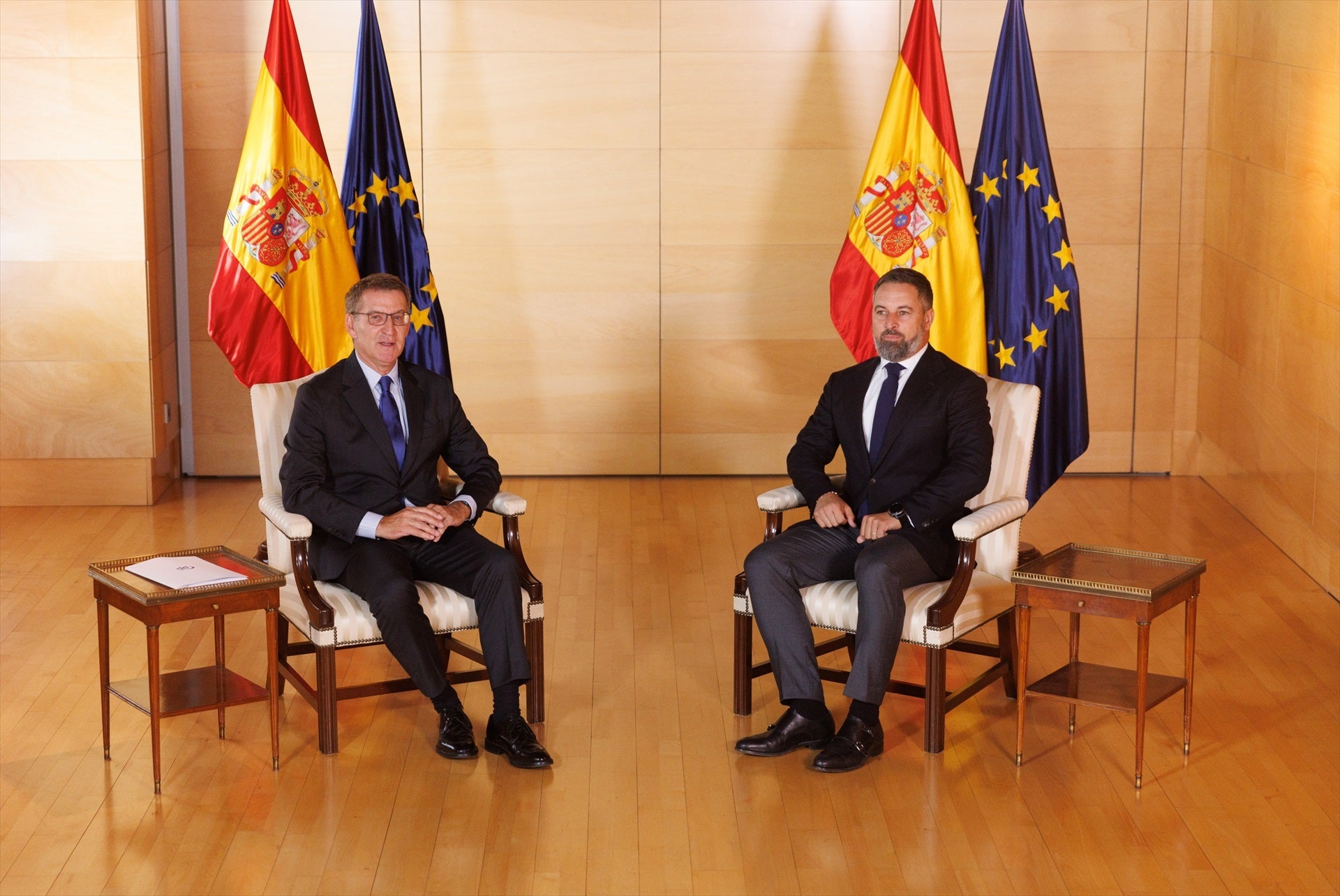 Feijóo y Abascal mantienen un contacto por WhatsApp para coordinar una respuesta a la Ley de Amnistía Feijóo y Abascal mantienen un contacto por WhatsApp para coordinar una respuesta a la Ley de Amnistía