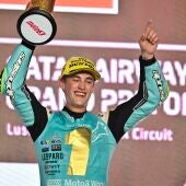 Jaume Masià gana en Catar y conquista el Mundial de Moto3