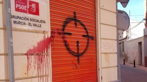 Atacan la sede del PSOE en la pedanía murciana de La Alberca
