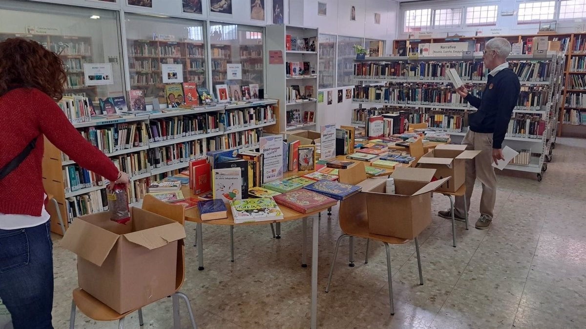 Se cambian libros por alimentos Se cambian libros por alimentos