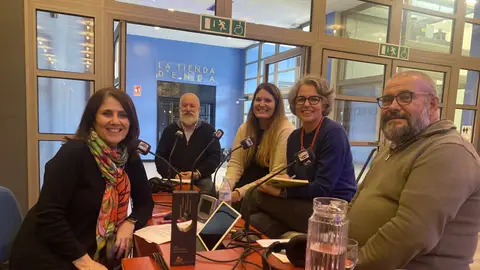 Marisa Lacabe, Joaquín Sevilla, Iranzu Lamberto, Mariana Reinell y Javier Armentia Marisa Lacabe, Joaquín Sevilla, Iranzu Lamberto, Mariana Reinell y Javier Armentia