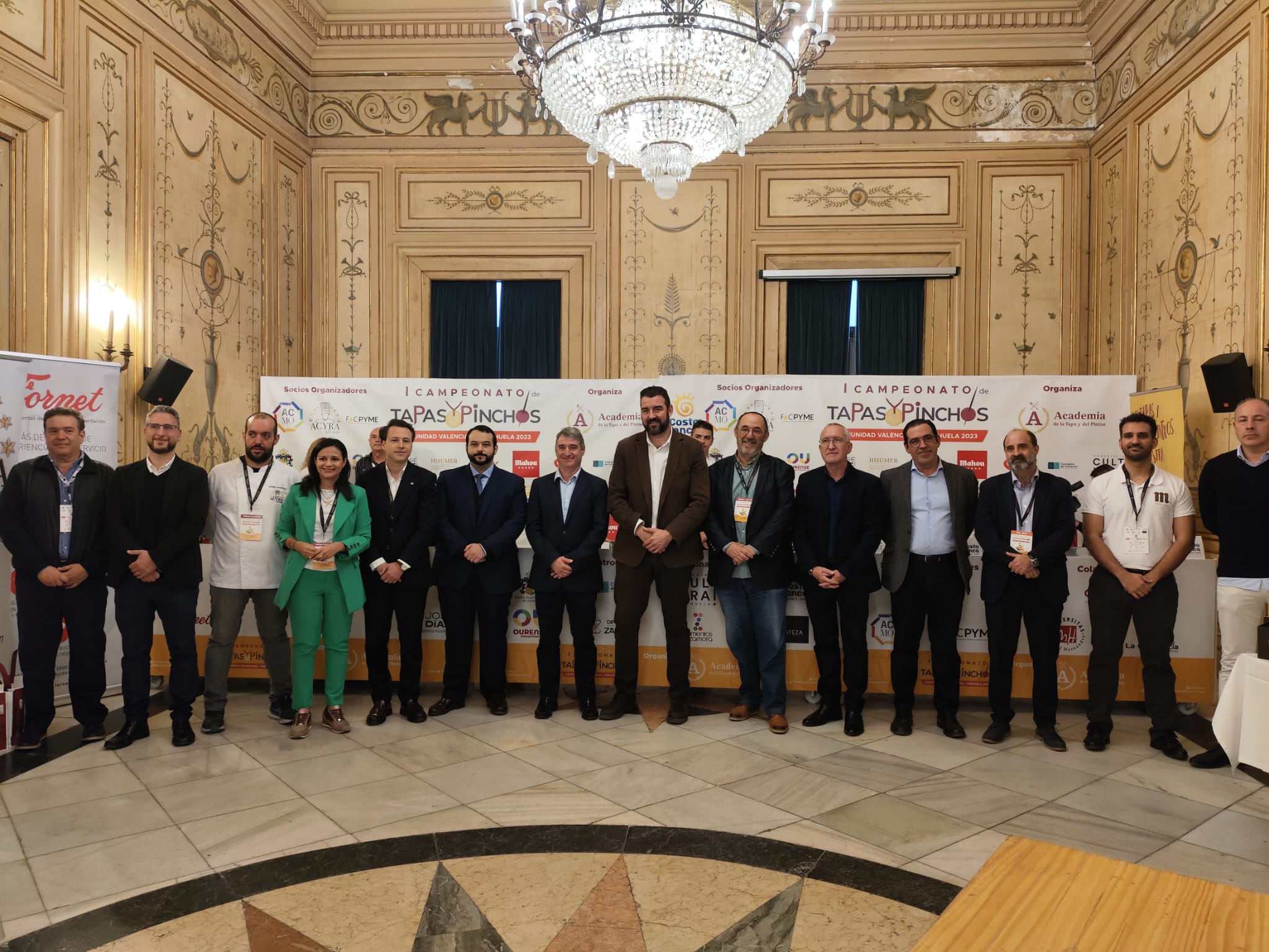 Cocineros de la Comunidad Valenciana compiten en Orihuela para ganar el premio a la mejor tapa Cocineros de la Comunidad Valenciana compiten en Orihuela para ganar el premio a la mejor tapa