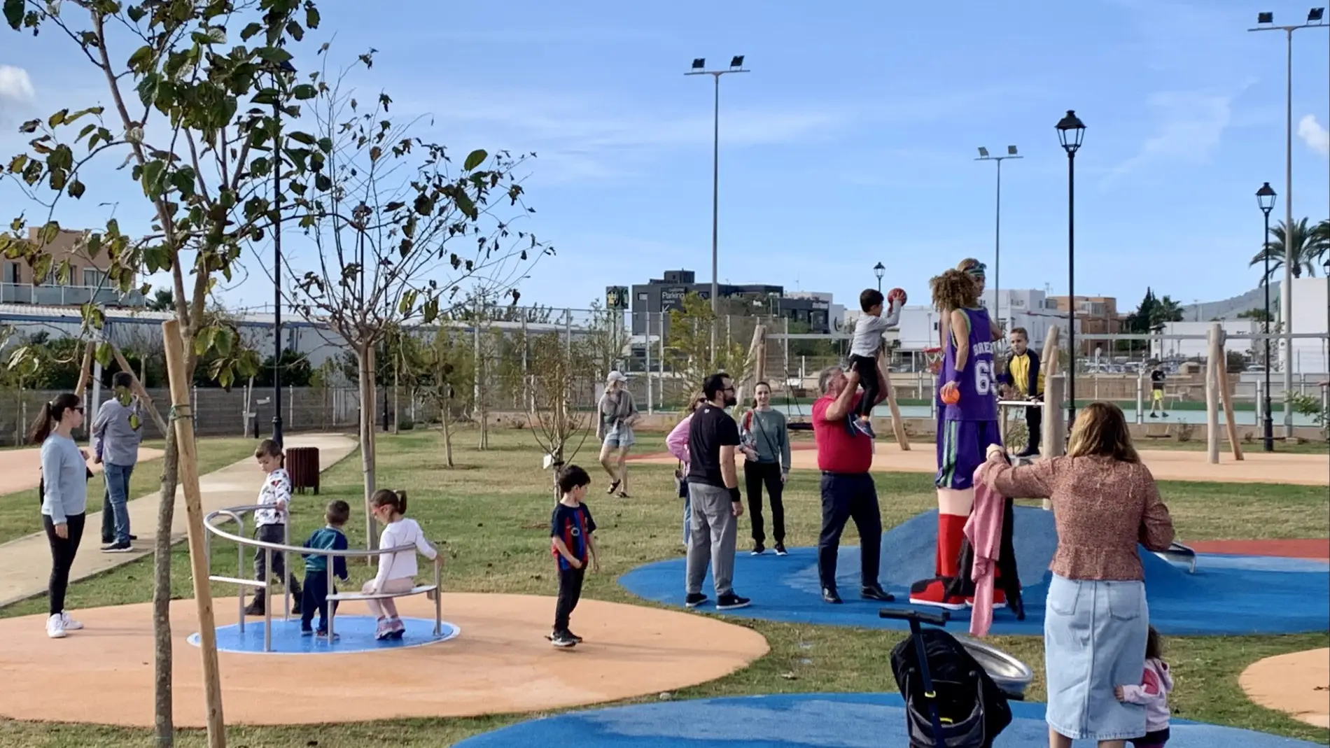 Sant Josep de Sa Talaia inaugura un parque infantil pionero en Ibiza en integridad e inclusión 