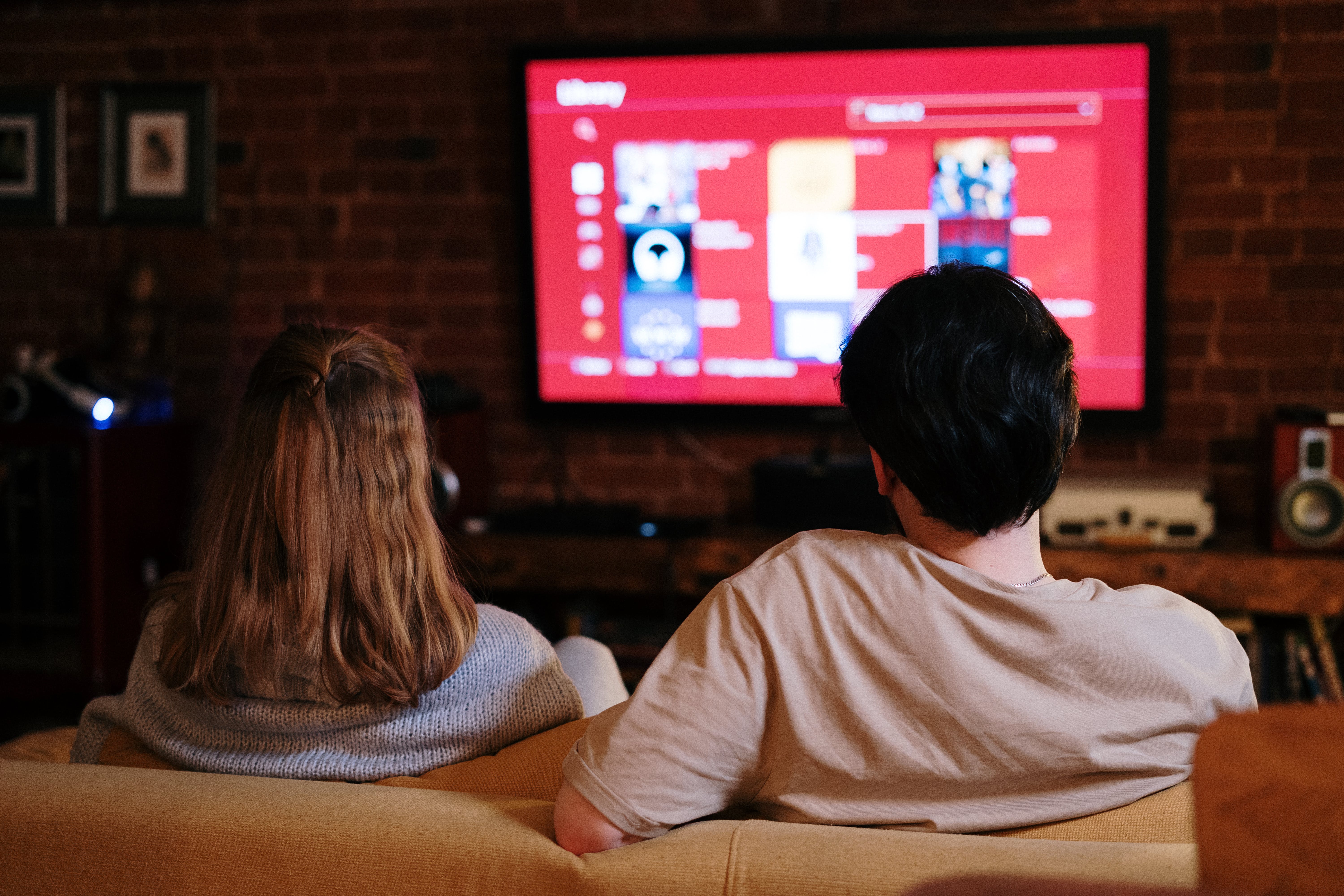 Para el 67,4% de la población, la Televisión es el canal donde las marcas les generan más confianza Para el 67,4% de la población, la Televisión es el canal donde las marcas les generan más confianza