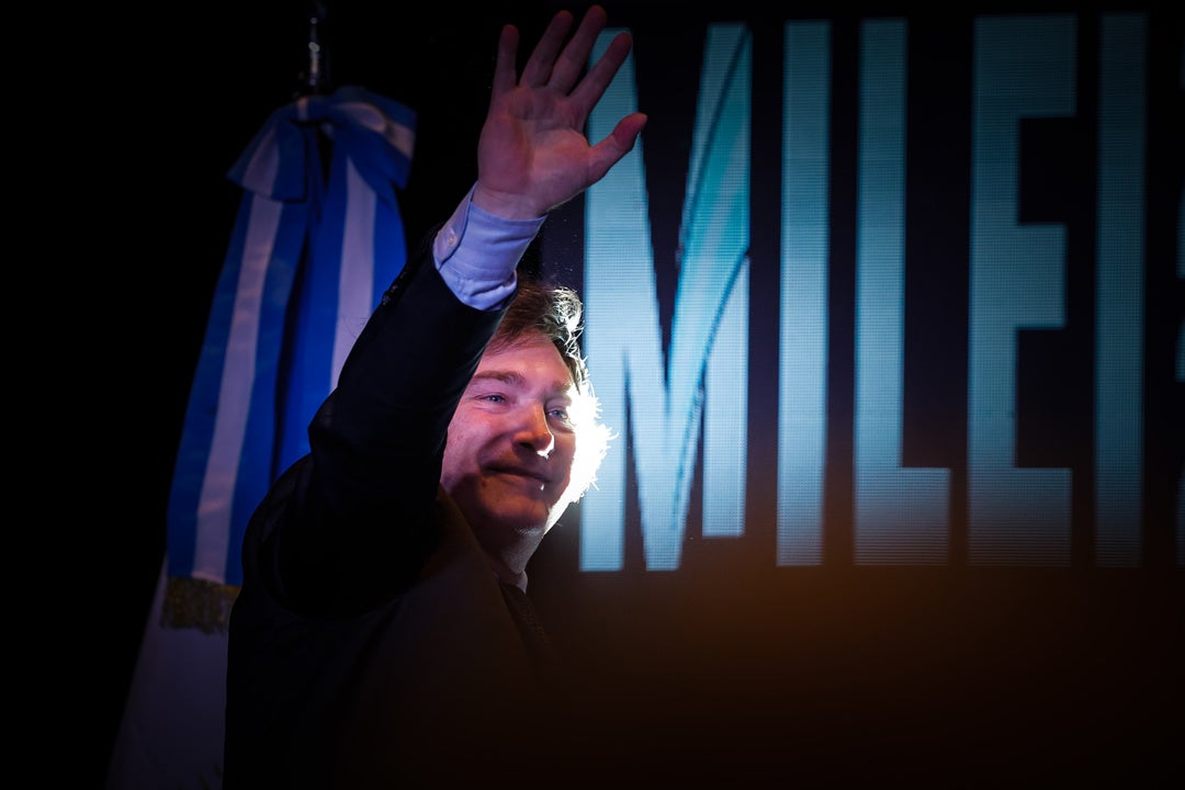 Javier Milei privatizará los medios de comunicación del Estado y la petrolera YPF Javier Milei privatizará los medios de comunicación del Estado y la petrolera YPF
