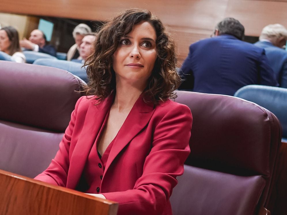 Por tierra, carta y aire Por tierra, carta y aire