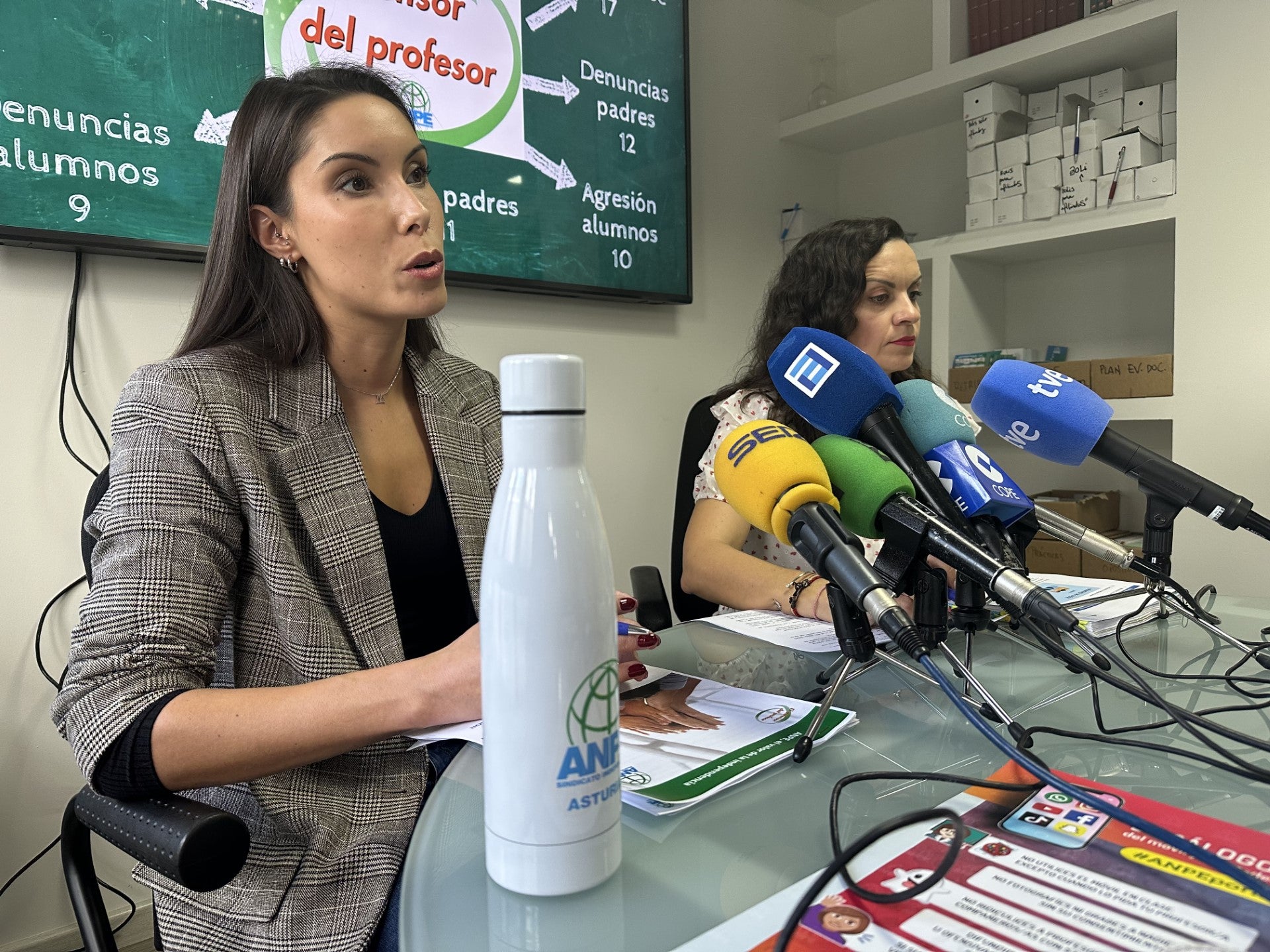 ANPE detecta 50 casos de acoso a profesores en Asturias, durante el curso pasado, la mayor cifra desde 2006 ANPE detecta 50 casos de acoso a profesores en Asturias, durante el curso pasado, la mayor cifra desde 2006