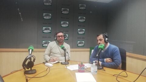 Carlos P&eacute;rez y Jos&eacute; Luis Gonz&aacute;lez en los estudios de Onda Cero