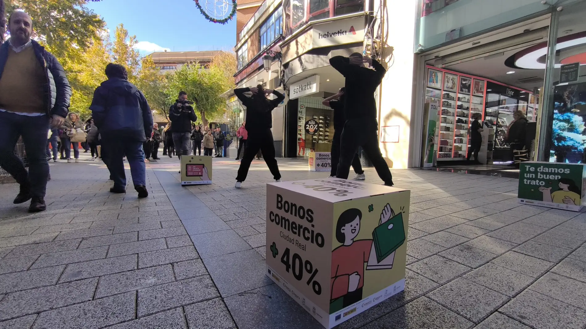 Arranca la campaña de "Bonos Comercio" con un flashmob