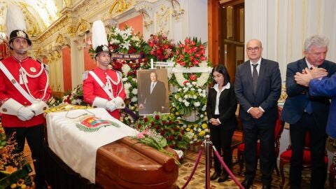 Capilla ardiente de Jerónimo Saavedra en el Ayuntamiento de Las Palmas de Gran Canaria